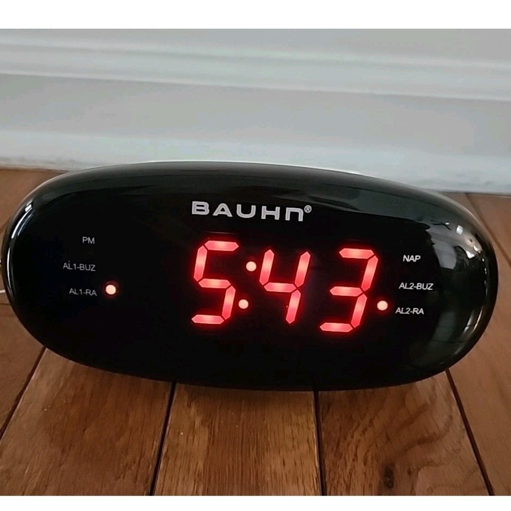 Bauhn AM/FM Radio Alarm Clock +USB charging/AUX #11614 White Snooze/Dimmer/Nap